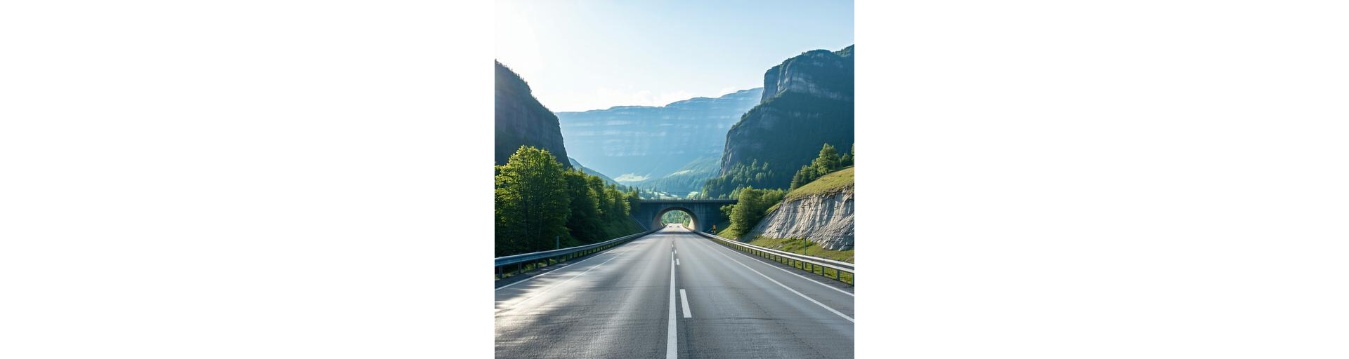 Österreichische Autobahn, Ausblick auf Gebirge und Tunnel